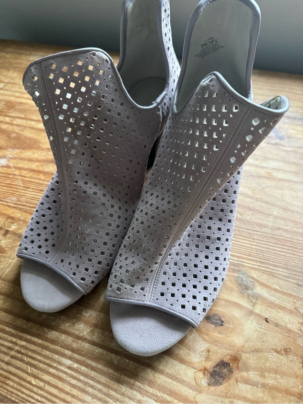 Lori Goldstein Women's Leather Ankle Booties in lilac Size 8